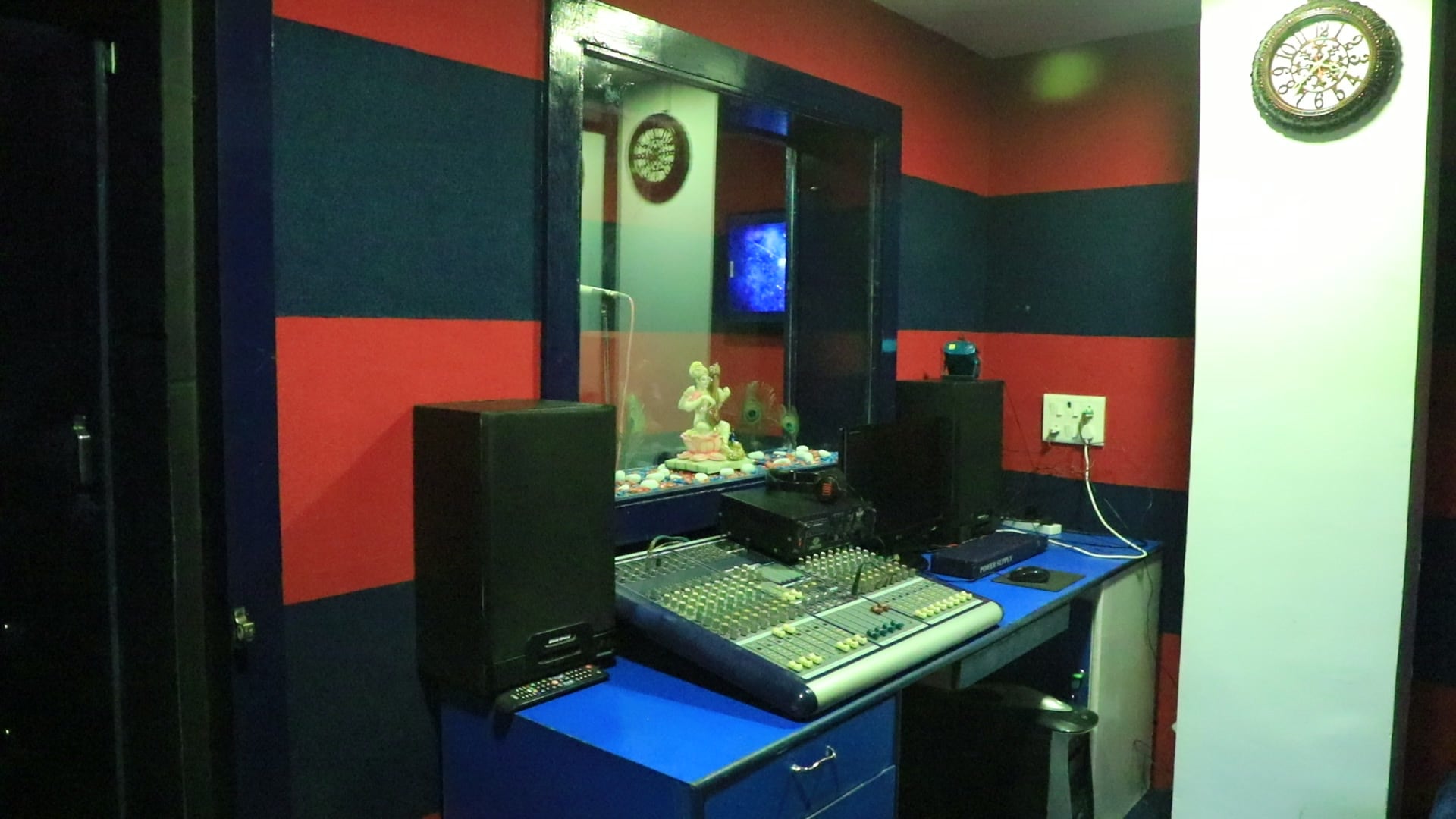 Inside Maahadev Studio — photo 1 of 7